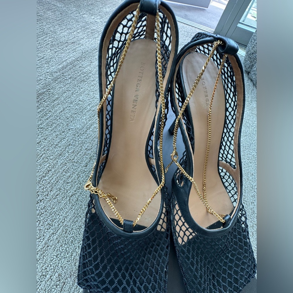 Bottega Veneta Black Mesh Chain-Trim Pump - Picture 5 of 10
